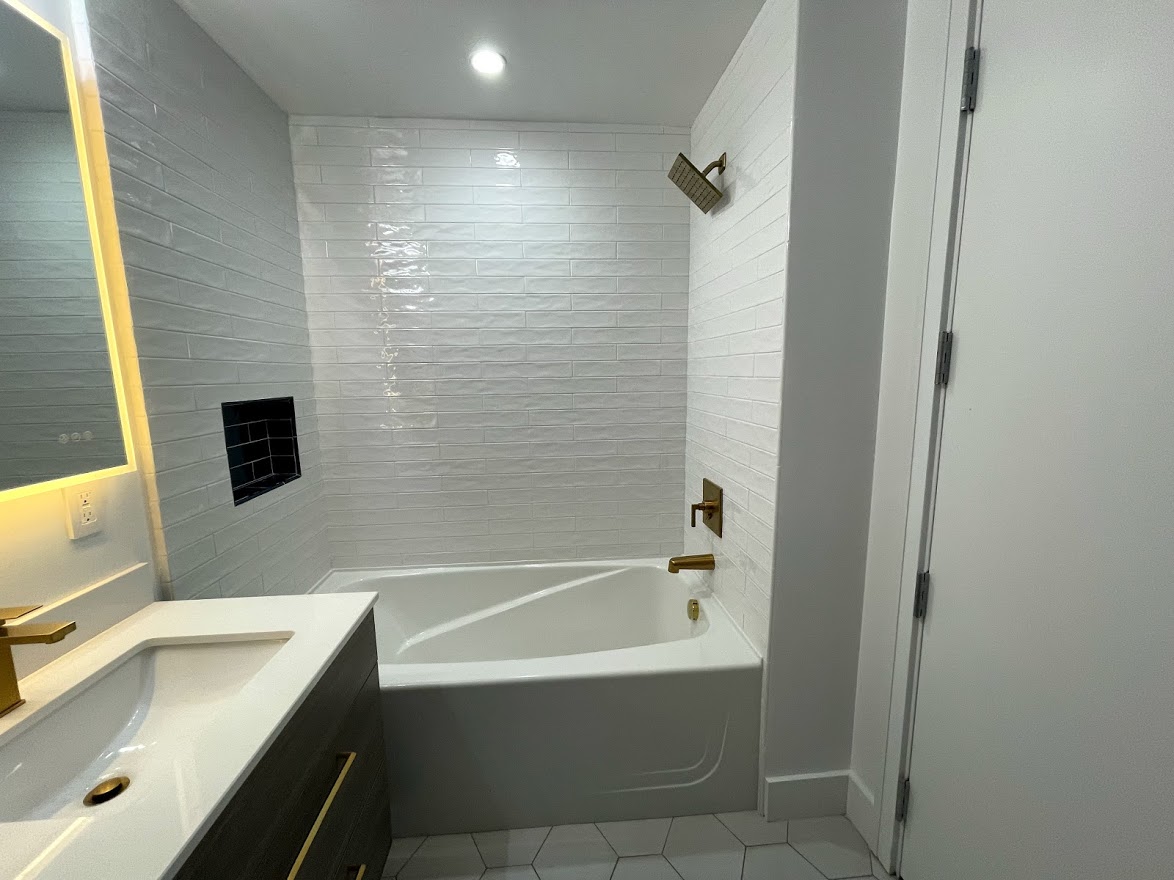 Bathroom remodeling contractor Seattle Da Vinci